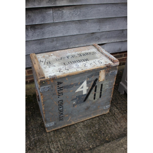 567 - An ex RAF painted pine packing crate, 28