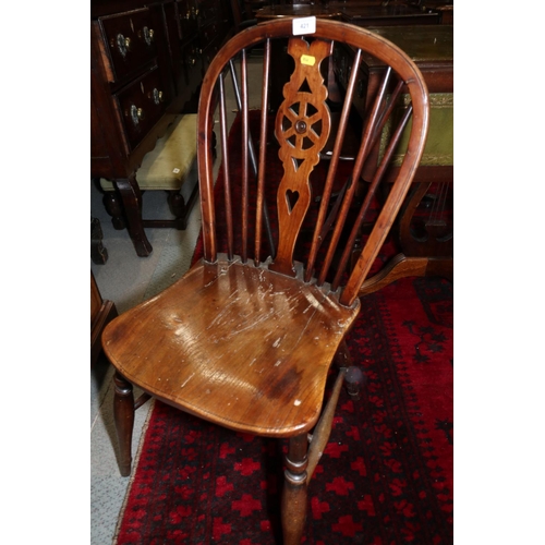 421 - A Harlequin set of four 19th century Windsor wheelback chairs with elm panel seats, on turned and st... 