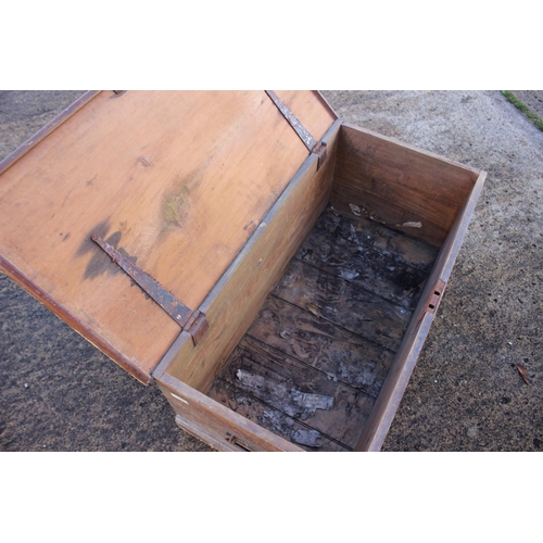 537 - A brown painted pine blanket box with wrought iron carry handles, 36