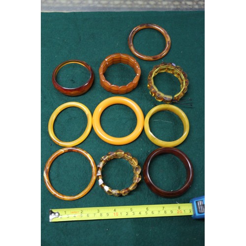 292 - A collection of amber Bakelite bangles and bracelets, 280.4g gross