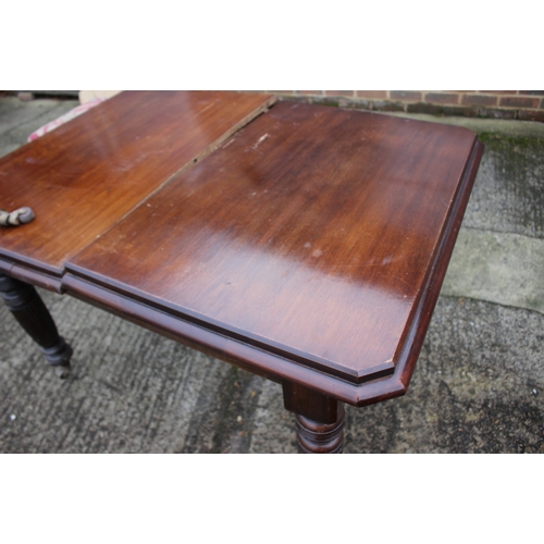 285 - A Victorian oak and mahogany rectangular top wind-out dining table with one extra leaf, on reeded an... 