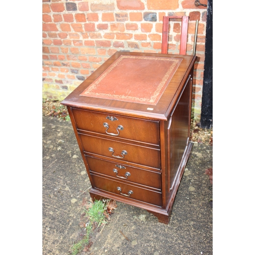 347 - A reproduction twin pedestal desk with tooled leather top over nine drawers, on bracket supports, 47... 