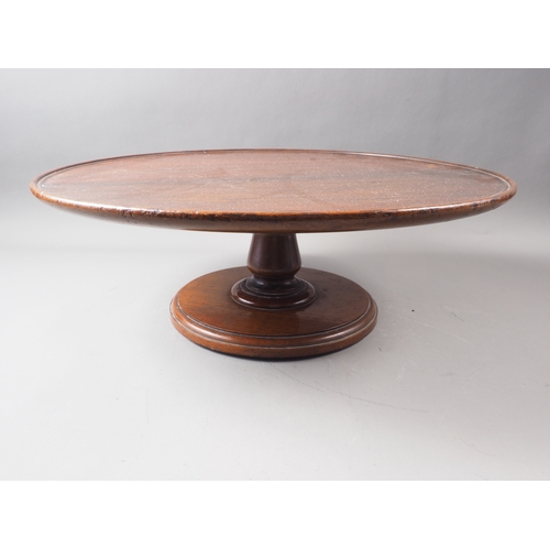 123 - A mahogany lazy Susan, 21