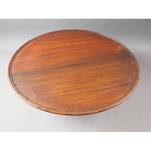 123 - A mahogany lazy Susan, 21