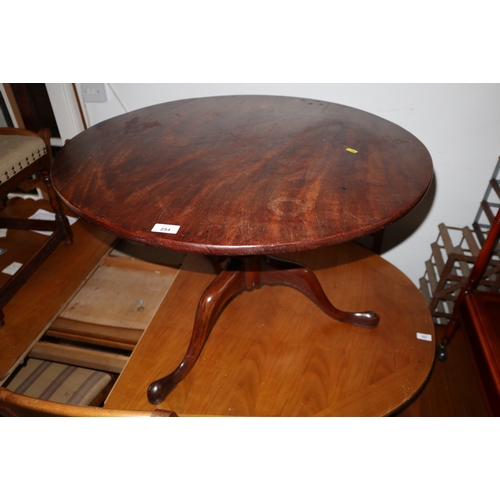 254 - A 19th century mahogany circular topped low occasional table, on tripod splayed supports, 31