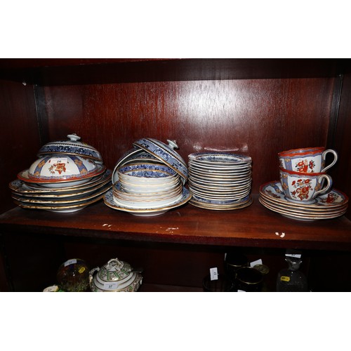 26 - An early 19th century Davenport Stone China proto willow pattern part teaset and similar wares appro... 