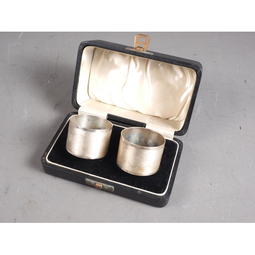 306 - A pair of silver napkin rings, in box, 2.2oz troy approx