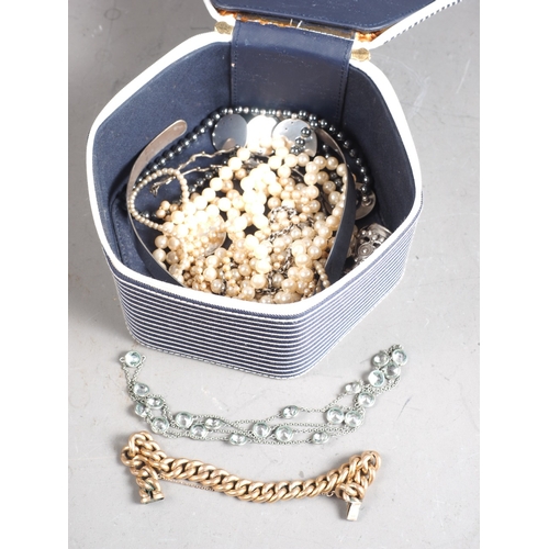 358 - A silver necklace, a white metal choker, a rolled gold curb link bracelet, a cultured pearl necklace... 