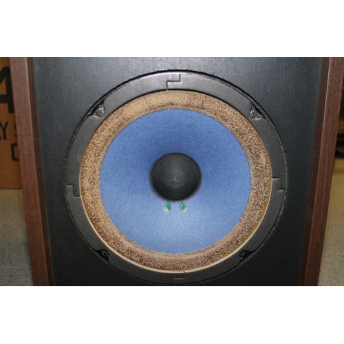 203 - A pair of Marantz 4G/3 stereo speakers, in original box