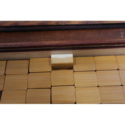 148 - A bamboo and bone Mah-jongg set, in hardwood case