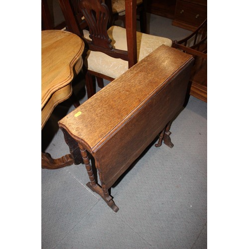 528 - A polished as walnut canterbury, fitted one drawer, on turned and castored supports, 20