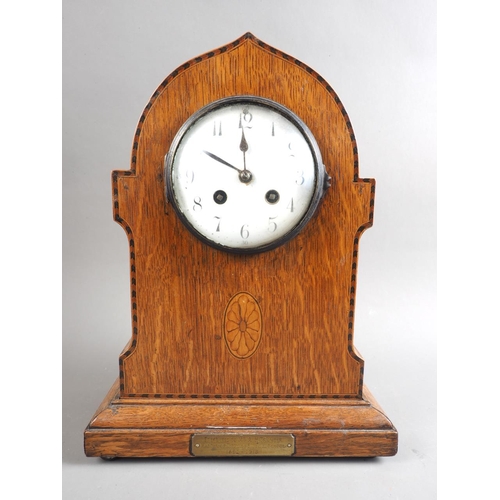 109 - An Edwardian inlaid oak cased mantel clock with white enamel dial and eight-day striking movement, 1... 