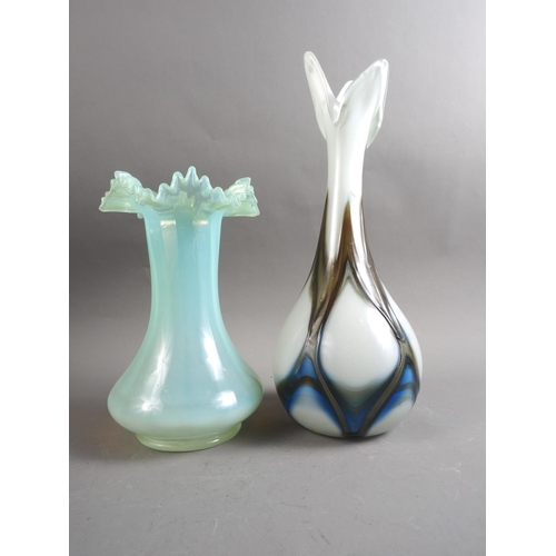 27 - A vaseline glass vase with waved line, 10