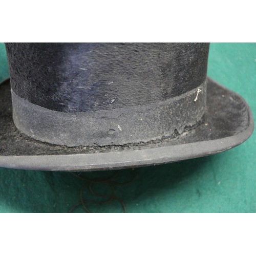 162 - An early 20th century wooden hat box, an early 20th century silk top hat, a boater, etc