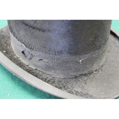 162 - An early 20th century wooden hat box, an early 20th century silk top hat, a boater, etc