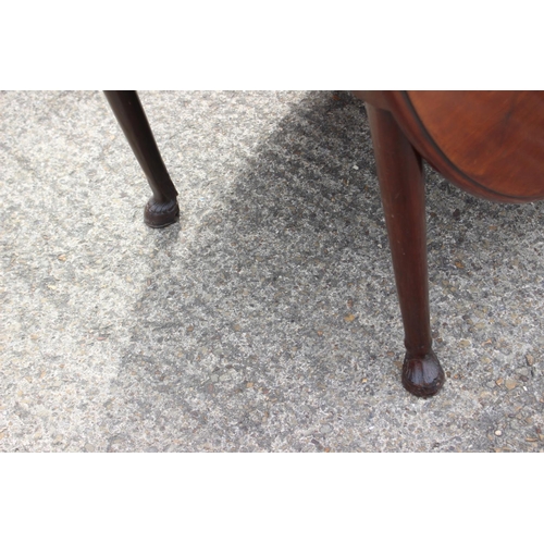 447 - An early Georgian Padouk deep drop leaf dining table, on turned supports with horse hoof feet, 38