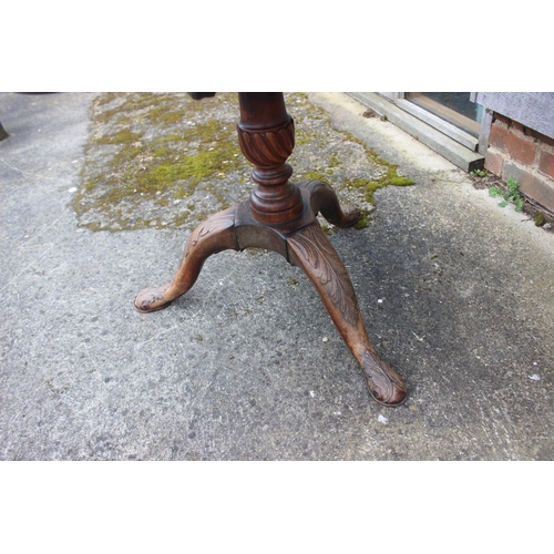 450 - A Georgian mahogany single-piece pie crust tilt-top table, on spiral turned column, on carved quadru... 