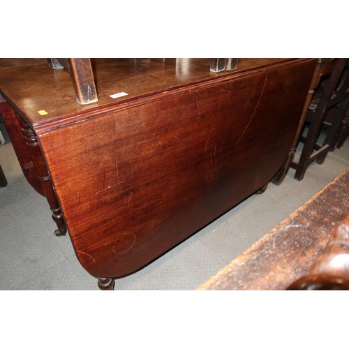 459 - A 19th century mahogany drop leaf dining table, on turned and castored supports, 62