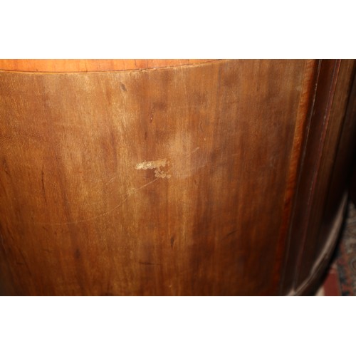 529 - A Gillows style mahogany, satinwood banded and box line inlaid kidney-shape desk, fitted eight gradu... 