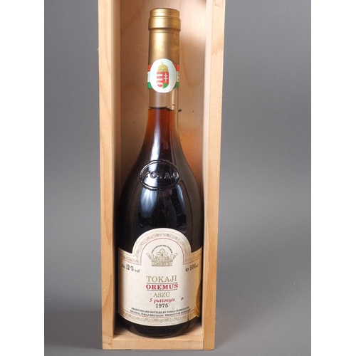 147 - A bottle of 1975 Tokaji Oremus Aszu dessert wine, in wooden box