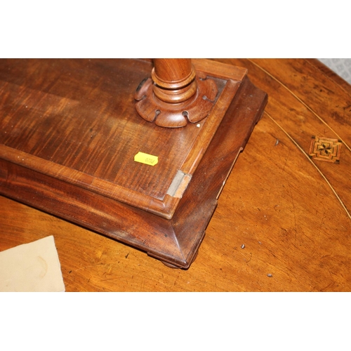 479 - An early 19th century mahogany swing frame toilet mirror, on plateau base, 27