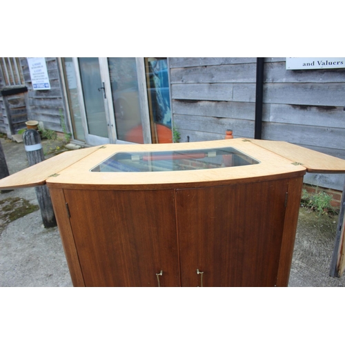 499 - A 1950s Turnidge walnut bowfront cocktail cabinet with fitted interior and tray top, 32