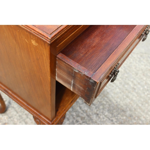 571 - A 1930s walnut bedside table, fitted slide and one drawer over recess, on cabriole supports, 17