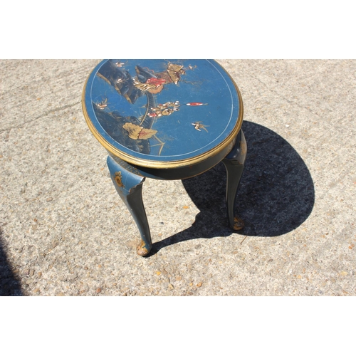 586 - An early 20th century chinoiserie lacquered oval occasional table, on cabriole supports, 23 1/2