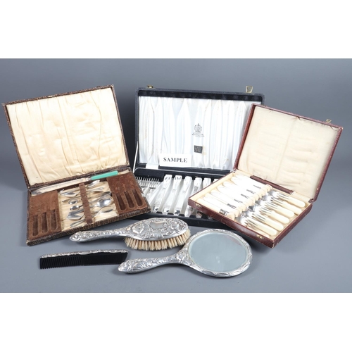 250 - A quantity of silver plate cutlery, including fish knives and forks, teaspoons, etc