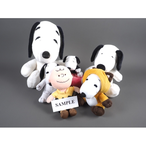 117 - A collection of Snoopy soft toys, various sizes, mirrors and other Snoopy collectables