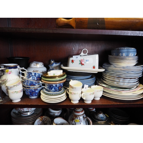 24 - A 19th century blue and white Wedgwood part teaset, a Wedgwood “Edme” pattern part coffe... 