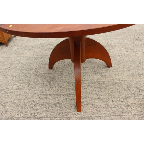 527 - A modern cherrywood circular dining table, on tripod splay support, 42