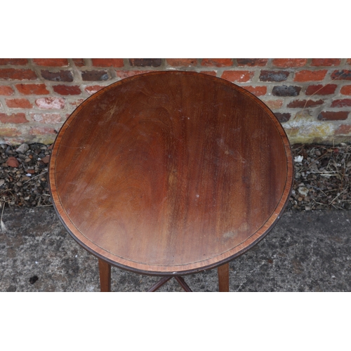 534 - An Edwardian walnut and satinwood banded circular occasional table, on square taper splay supports u... 