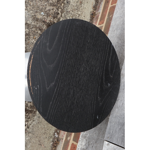 536 - An Arkana Tulip ebonised ash circular top occasional table, 18