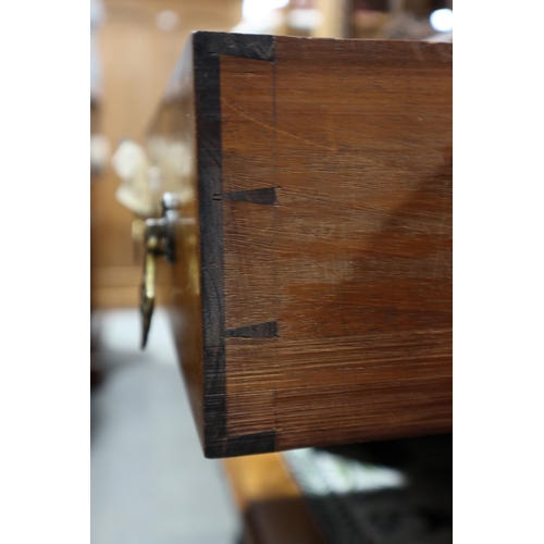 541 - A walnut dressing table, fitted three shallow and two deep drawers, on cabriole supports, 42