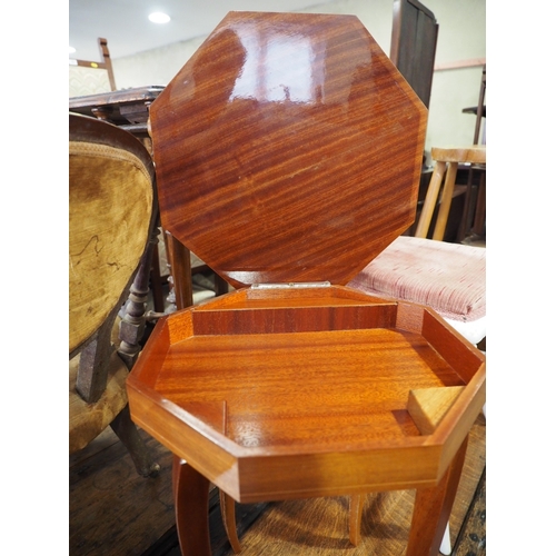 542 - A Sorrento marquetry octagonal top occasional table, 15