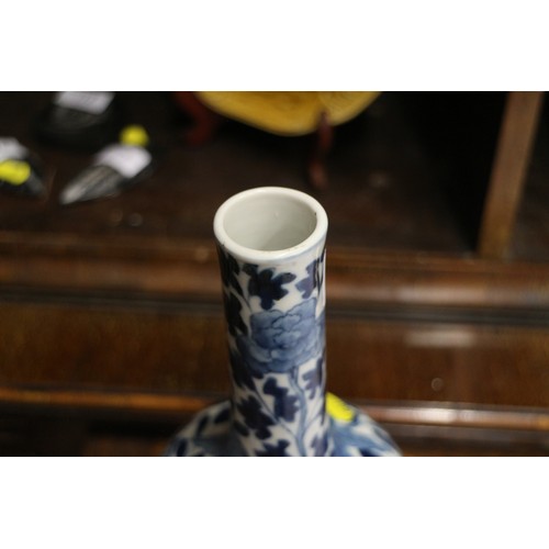 47 - A Chinese blue and white bulbous bottle neck vase with dragon, flower and tree decoration, and six-c... 