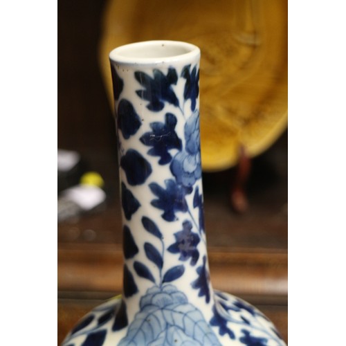 47 - A Chinese blue and white bulbous bottle neck vase with dragon, flower and tree decoration, and six-c... 