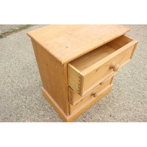 541 - Two pine bedside chests of three drawers with knob handles, larger 21