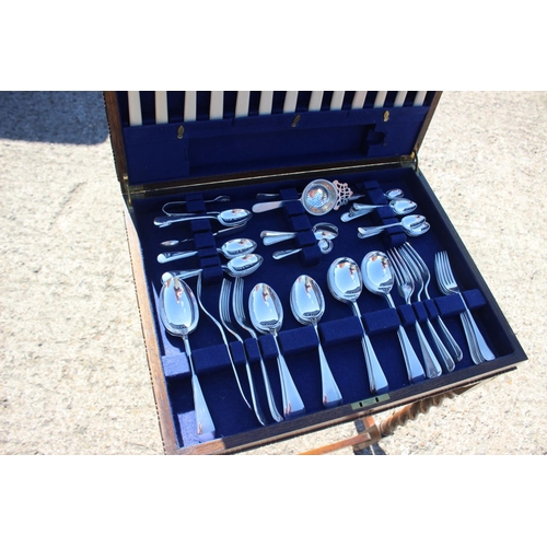 246 - A canteen of silver plated cutlery in oak box, with barley twist supports