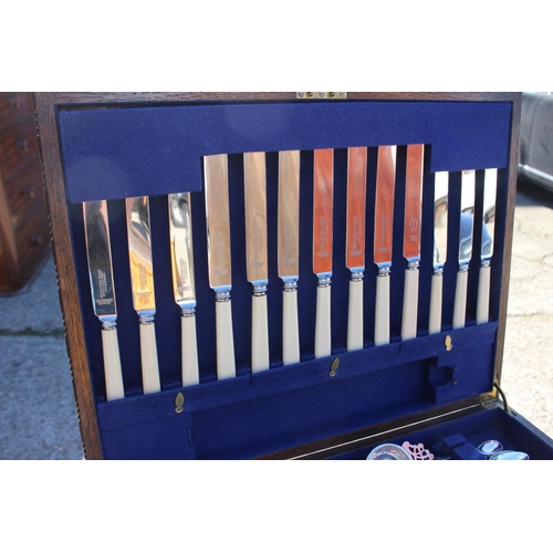 246 - A canteen of silver plated cutlery in oak box, with barley twist supports