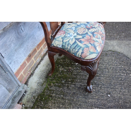 389 - A pair of Queen Anne style walnut splat back standard dining chairs with foliate embroidered drop in... 