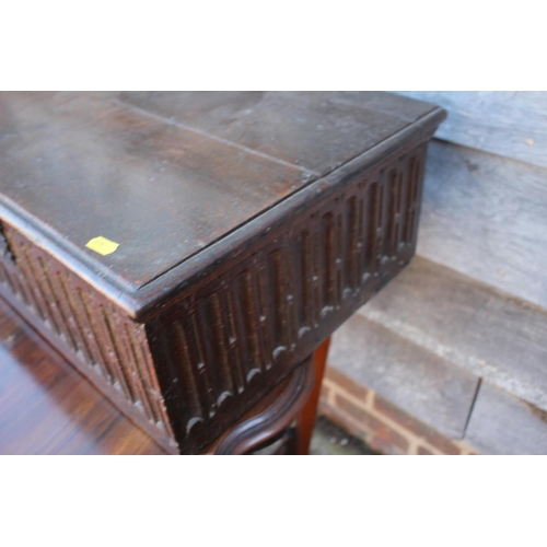 419 - A late 17th century oak bible/lace box with arcaded sides, 24