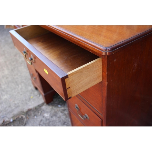 530 - A walnut kneehole desk, fitted eight drawers and cupboard, on bracket feet, 40