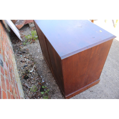 531 - A mahogany chest of three long drawers with knob handles, on block base, 36