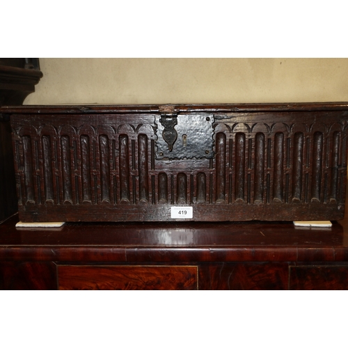 419 - A late 17th century oak bible/lace box with arcaded sides, 24