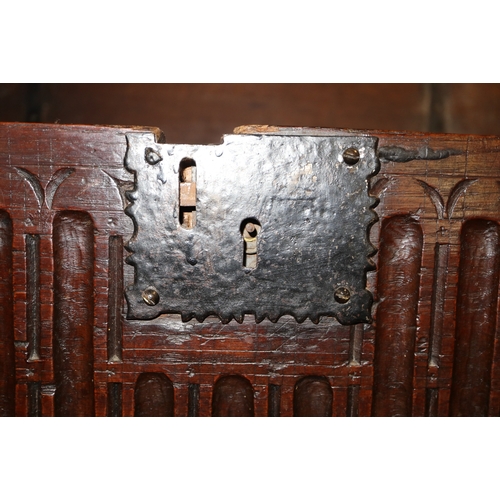 419 - A late 17th century oak bible/lace box with arcaded sides, 24