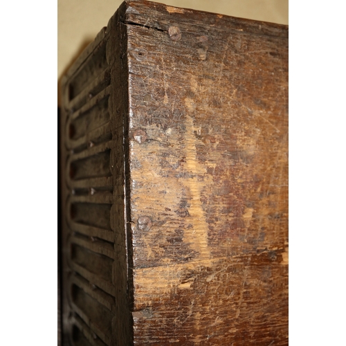 419 - A late 17th century oak bible/lace box with arcaded sides, 24