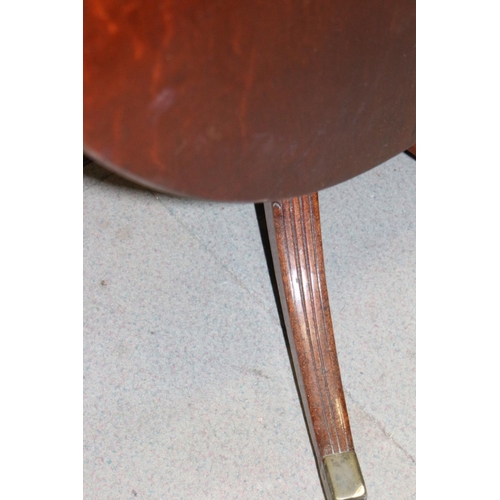 471 - A late 19th century mahogany oval tilt top breakfast table, on turned column and quadruple splay sup... 