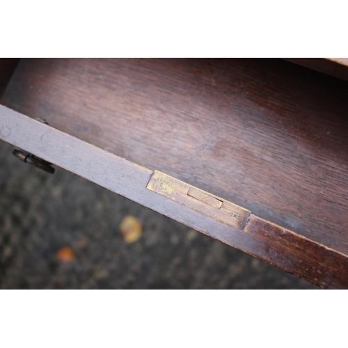 564 - A figured walnut and banded sofa table, fitted two drawers, on twin turned end and splay supports, 5... 